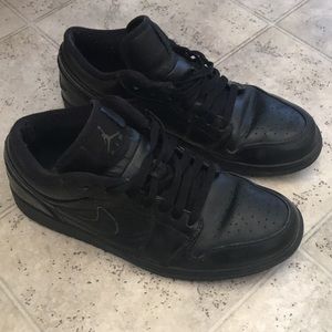 Air Jordan 1 Low Triple Black (553558-010)